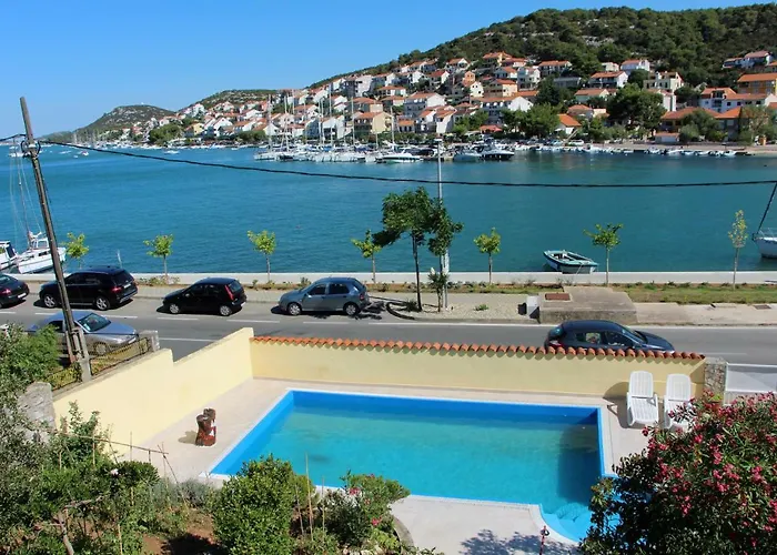 3 Bedroom Apartment With Pool In Tisno
