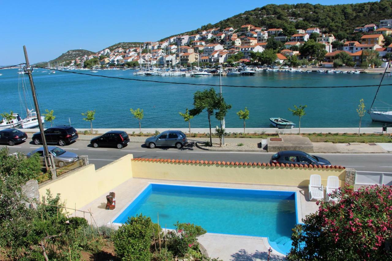 Apartment 3 Bedroom With Pool In *