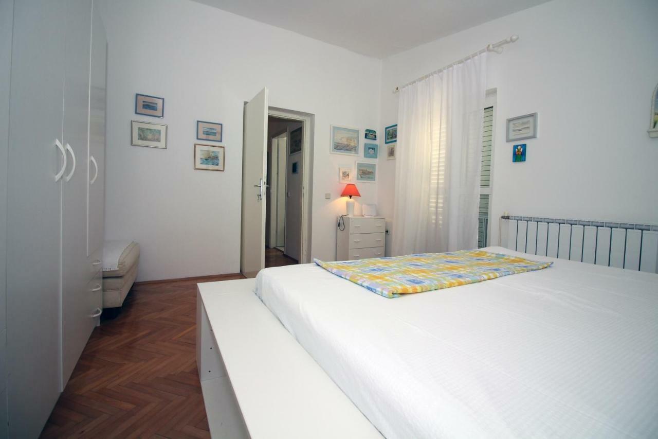 Apartment 3 Bedroom With Pool In
