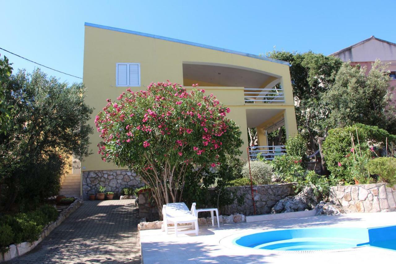 Apartman 3 Bedroom With Pool In